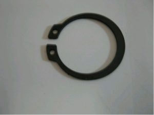 Insurance ring (Seger) on the gearbox shaft of VeGA mowers
