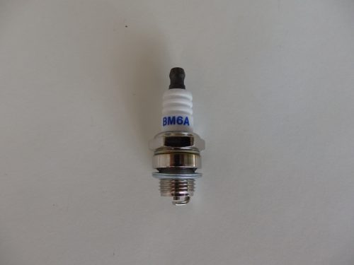 Świeca zapłonowa do podkaszarek i pil HECHT 